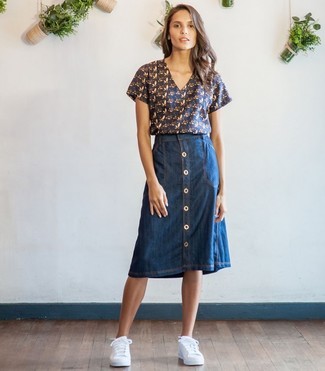 Navy Print Short Sleeve Blouse · Navy Denim Button Skirt · White Low Top Sneakers