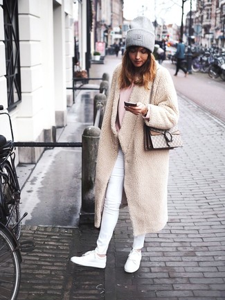 Beige Fleece Coat · Pink Oversized Sweater · White Skinny Jeans · White Leather Low Top Sneakers · Beige Print Canvas Satchel Bag · Grey Beanie